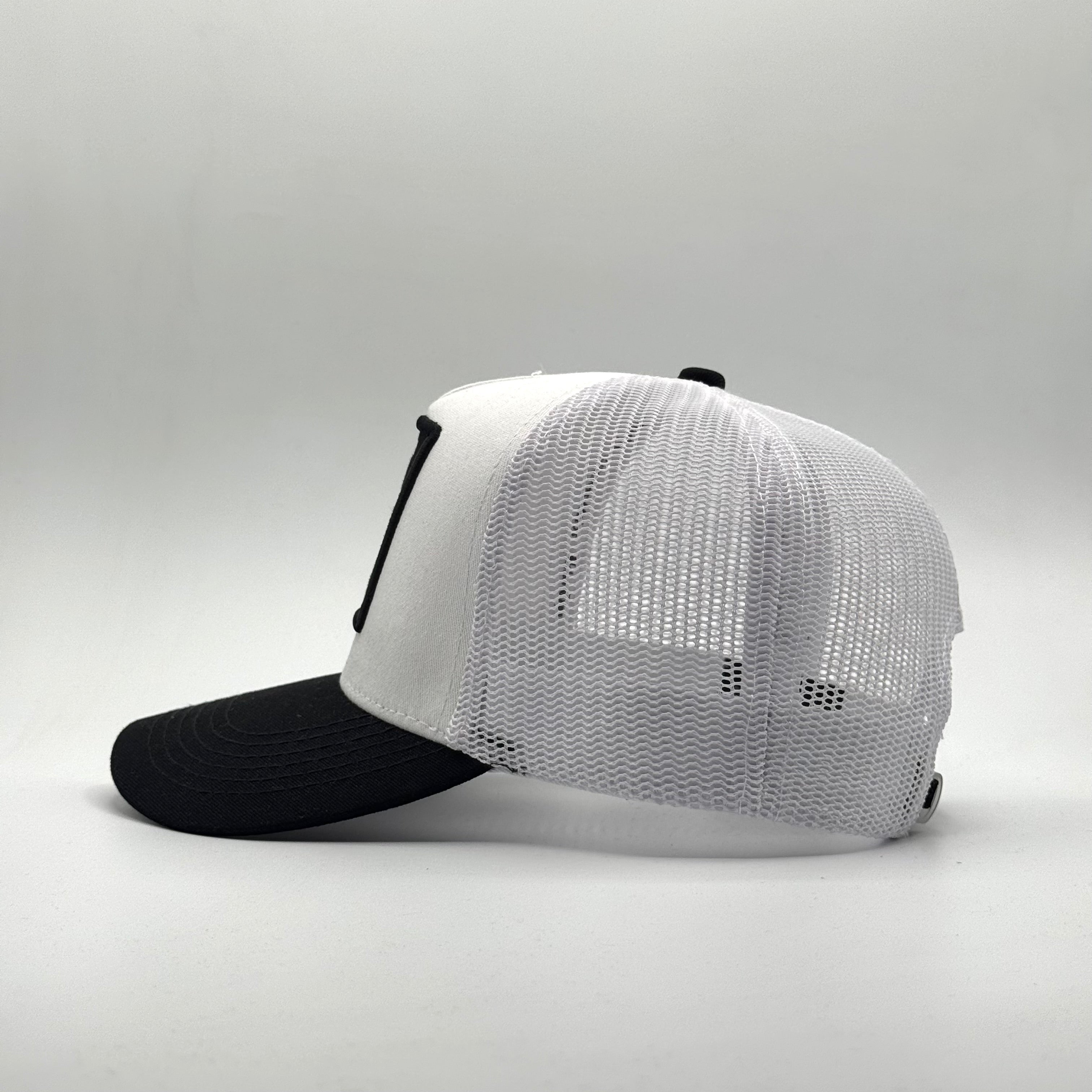 TAURO / BLANCO - NEGRO