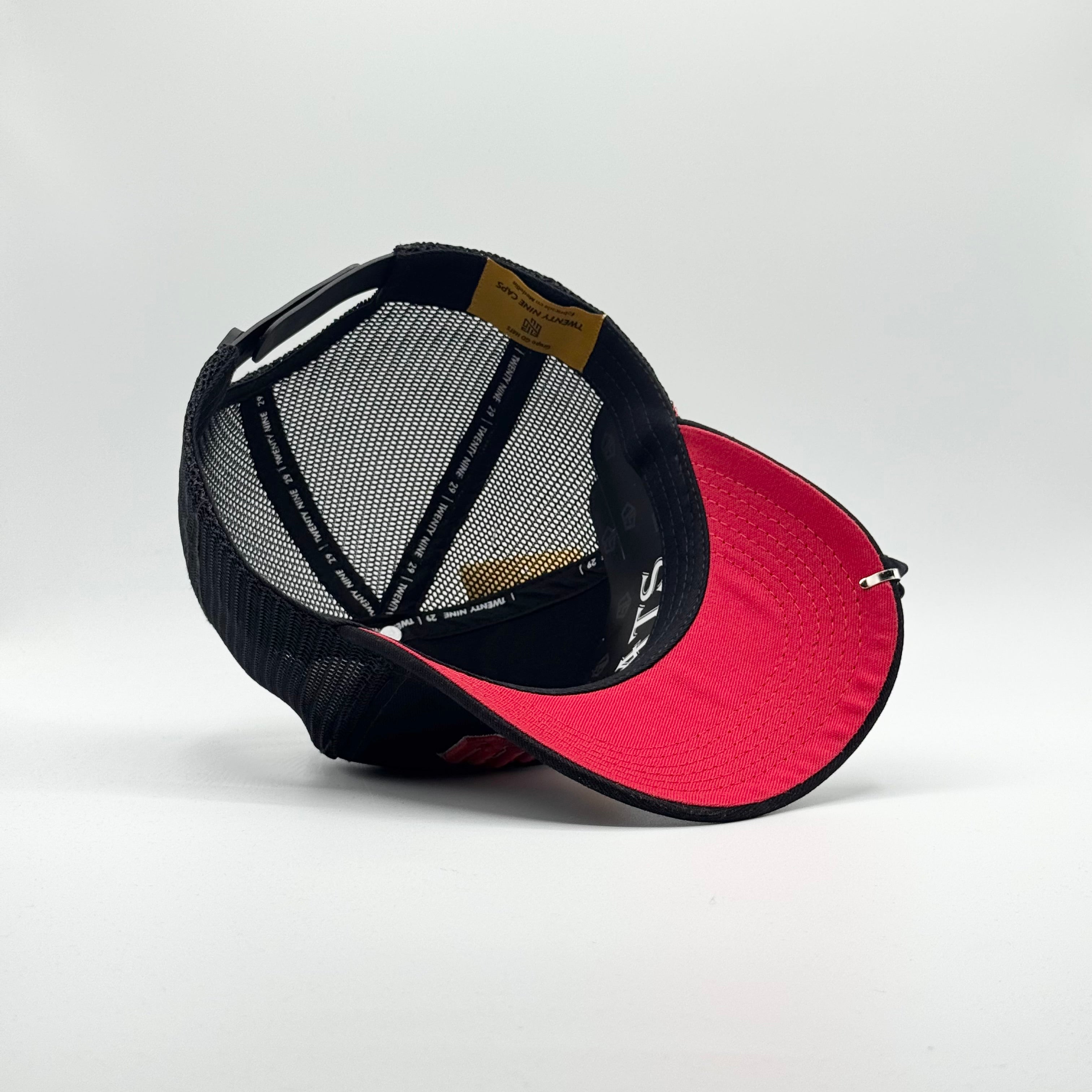 TWENTY NINE (NEGRO/LOGO ROJO)